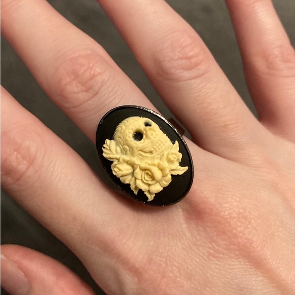 Large Day of the Dead sugar skull floral cameo statement ring - Picture 3 of 3